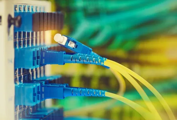 Tirage de fibre internet dans une usine à Fourmies., La Capelle, DHTECH